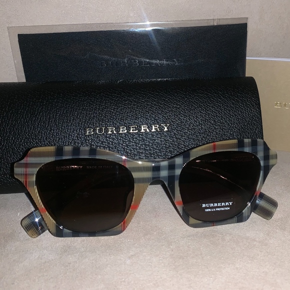 Authentic Burberry Nova Check Women Sunglasses - Picture 5 of 8